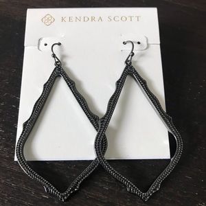 NWOT Kendra Scott Sophee Drop In Gunmetal